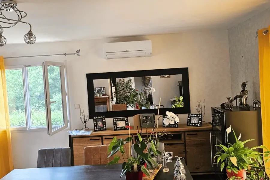 climatisation-unite-interieure-mitsubishi-miroir-salle-manger-valence