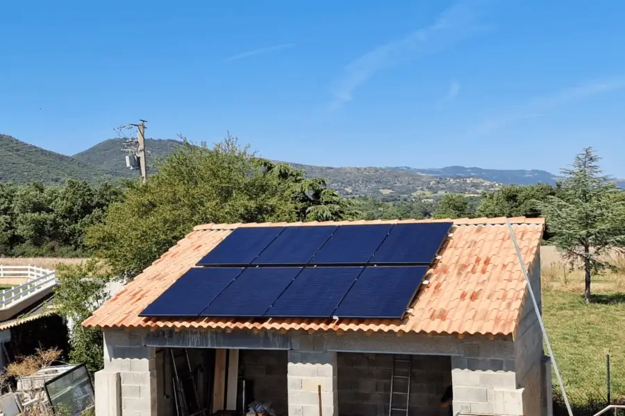 panneaux-photovoltaiques-toiture-dependance-valence