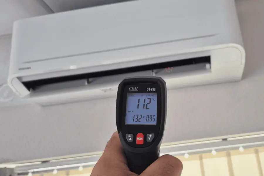 releve-temperature-climatisation-thermometre-infrarouge-valence